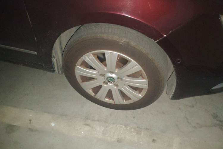 Used Skoda Superb 2012 1.8TSI Automatic Prestige Edition Right Front Wheel Hub