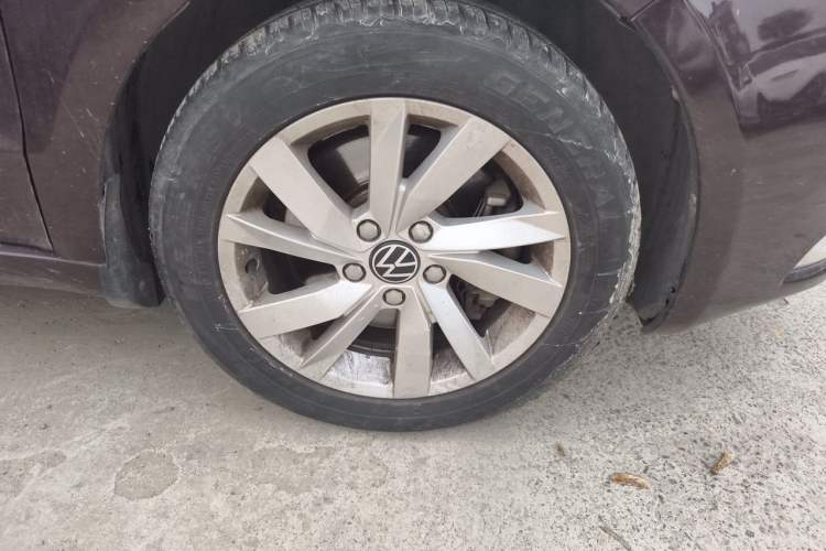 Used Skoda Superb 2012 1.4TSI DSG Zhiya Edition Right Front Wheel Hub