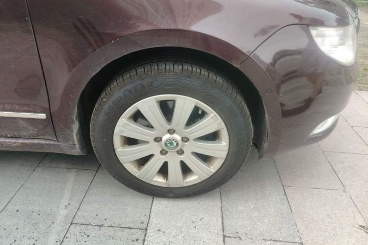 Used Skoda Superb 2012 1.8TSI Automatic Elegant Edition Right Front Wheel Hub