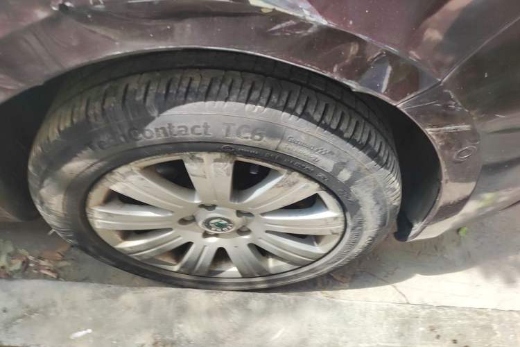 Used Skoda Superb 2012 1.8TSI Automatic Elegant Edition Right Front Wheel Hub