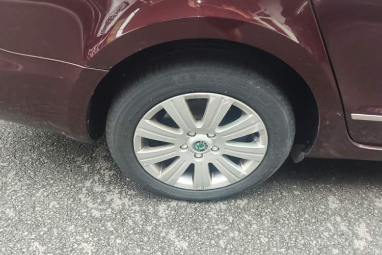 Used Skoda Superb 2012 1.8TSI Automatic Elegant Edition Right Rear Wheel Hub