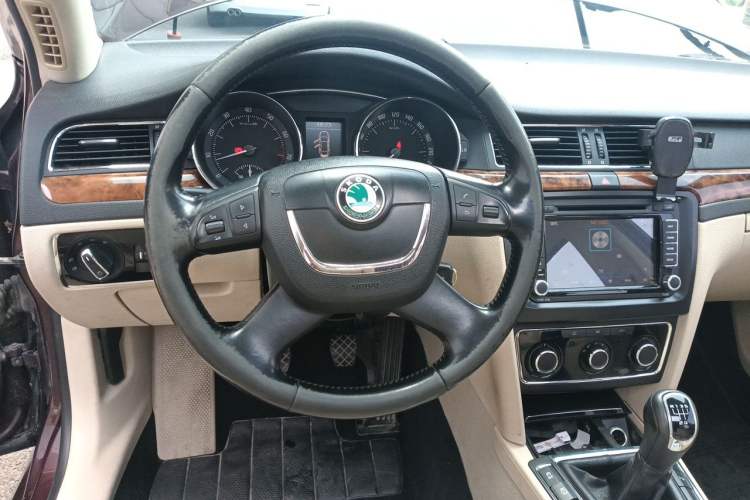 Used Skoda Superb 2012 1.8TSI Manual Elegant Edition Steering Wheel