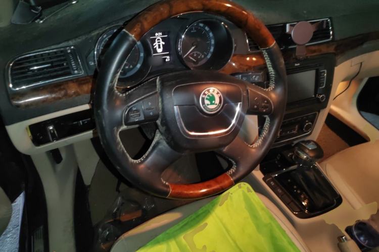 Used Skoda Superb 2012 2.0 TSI Automatic Luxury Edition Steering Wheel