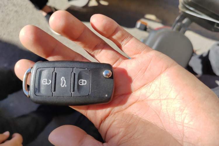 Used Skoda Superb 2012 2.0 TSI Automatic Elegant Edition Vehicle Key