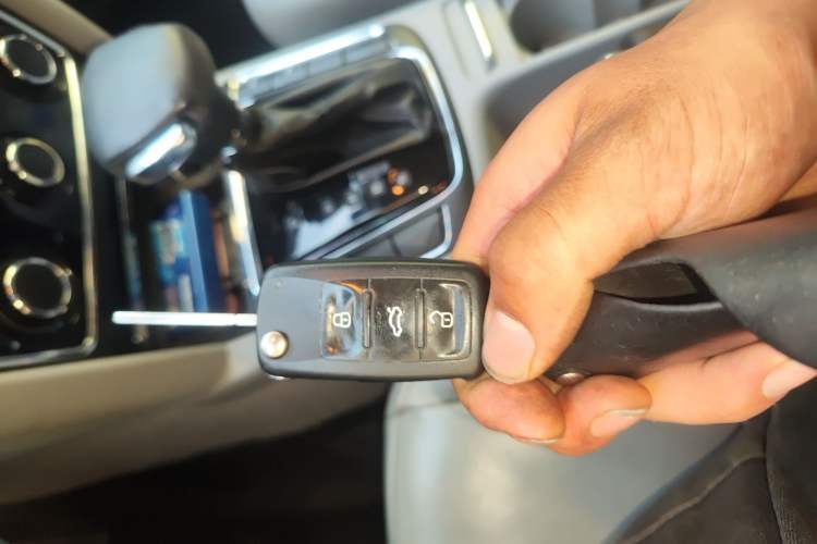 Used Skoda Superb 2012 1.8TSI Automatic Elegant Edition Vehicle Key