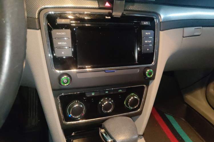 Used Skoda Superb 2012 1.8TSI Automatic Elegant Edition Audio And AC Panel