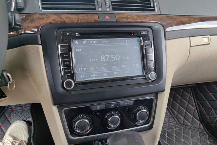 Used Skoda Superb 2012 1.8TSI Automatic Elegant Edition Audio And AC Panel