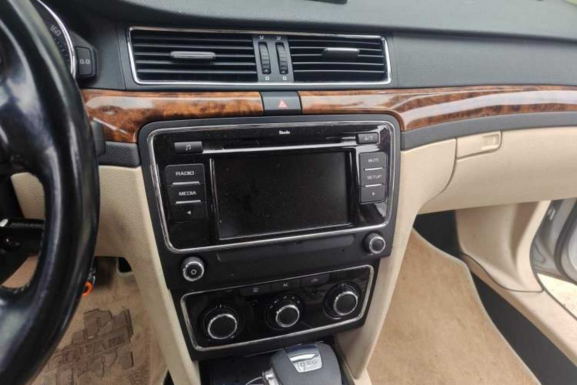 Used Skoda Superb 2012 1.4TSI DSG Zhiya Edition Audio And AC Panel