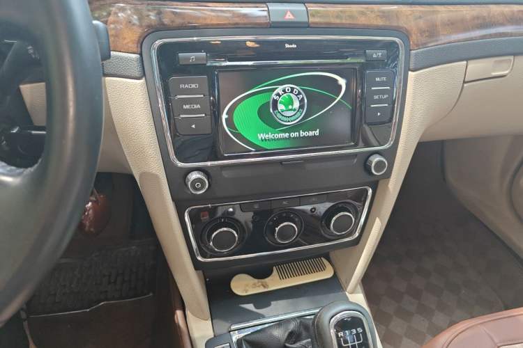 Used Skoda Superb 2012 1.8TSI Manual Elegant Edition Audio And AC Panel