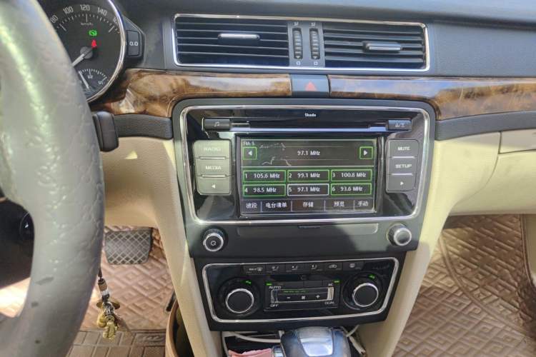 Used Skoda Superb 2012 1.8TSI Automatic Prestige Edition Audio And AC Panel