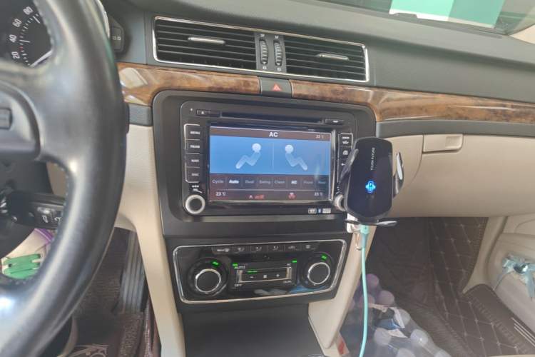 Used Skoda Superb 2012 1.8TSI Automatic Prestige Edition Audio And AC Panel