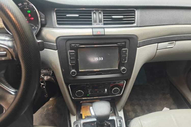 Used Skoda Superb 2012 1.8TSI Automatic Prestige Edition Audio And AC Panel