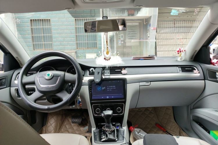 Used Skoda Superb 2012 1.4TSI DSG Zhiya Edition Center Console