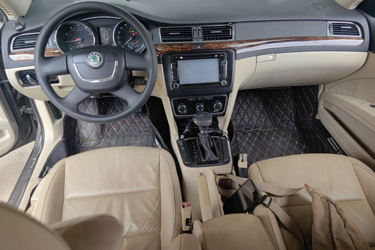 Used Skoda Superb 2012 1.8TSI Automatic Elegant Edition Center Console