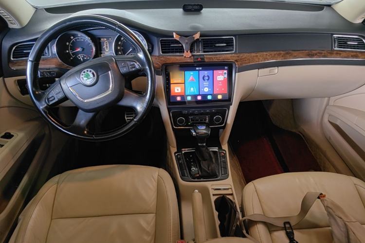 Used Skoda Superb 2012 1.8TSI Automatic Prestige Edition Center Console
