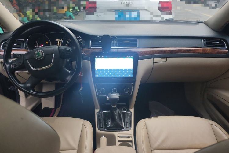 Used Skoda Superb 2012 1.4TSI DSG Elegant Edition Center Console