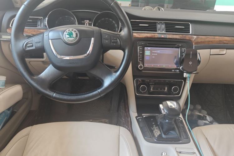 Used Skoda Superb 2012 1.8TSI Automatic Prestige Edition Center Console