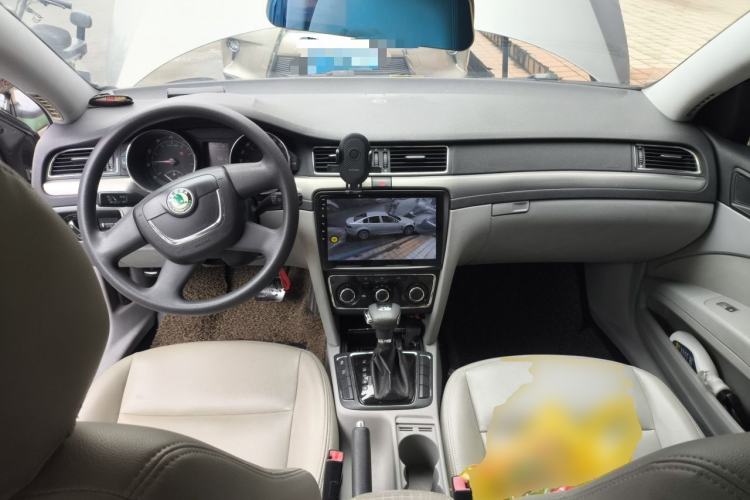 Used Skoda Superb 2012 1.4TSI 5th Anniversary Limited Edition Center Console
