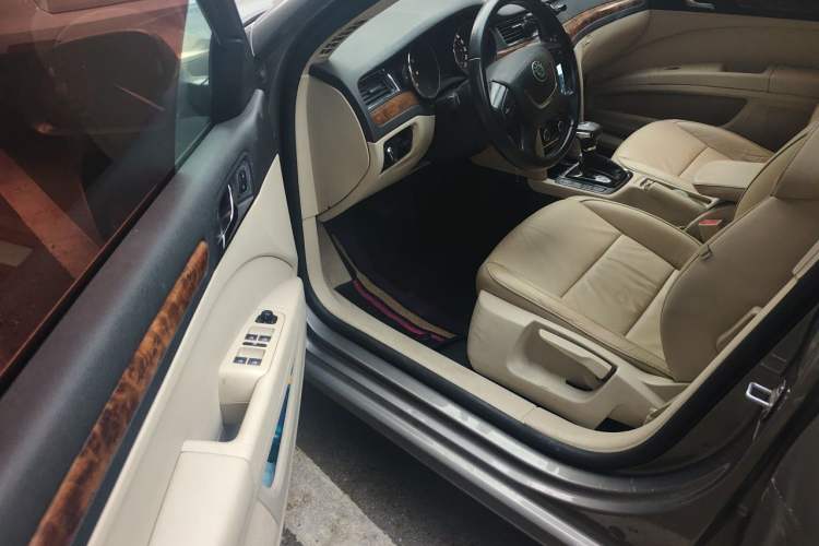 Used Skoda Superb 2012 1.4TSI DSG Elegant Edition Driver Seat