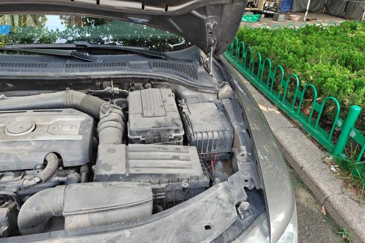 Used Skoda Superb 2012 1.8TSI Manual Elegant Edition Engine Bay Left