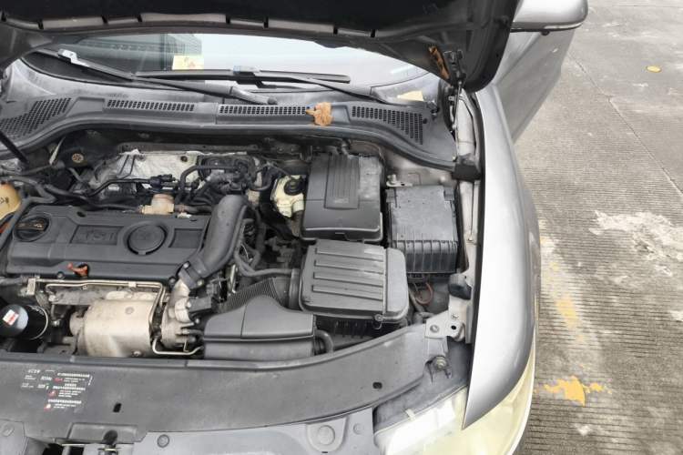 Used Skoda Superb 2012 1.4TSI 5th Anniversary Limited Edition Engine Bay Left