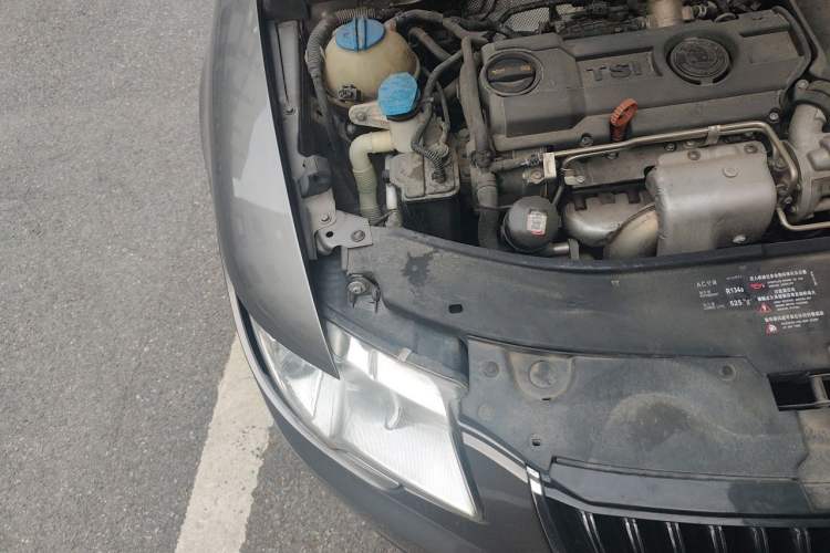 Used Skoda Superb 2012 1.4TSI DSG Elegant Edition Engine Bay Right