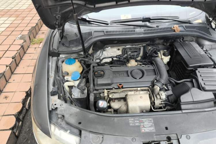 Used Skoda Superb 2012 1.4TSI 5th Anniversary Limited Edition Engine Bay Right