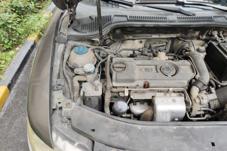 Used Skoda Superb 2012 1.4TSI Manual Zhiya Edition Engine Bay Right