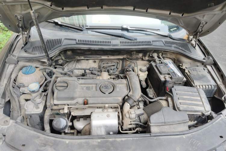 Used Skoda Superb 2012 1.4TSI Manual Zhiya Edition Engine Bay
