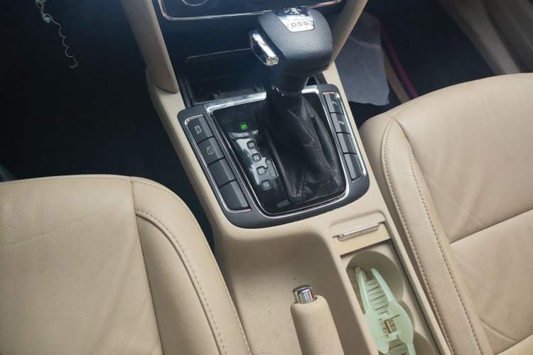 Used Skoda Superb 2012 1.4TSI DSG Elegant Edition Gear Lever