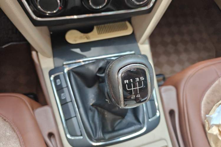 Used Skoda Superb 2012 1.8TSI Manual Elegant Edition Gear Lever