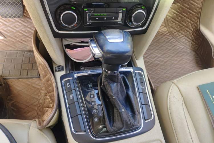Used Skoda Superb 2012 1.8TSI Automatic Prestige Edition Gear Lever