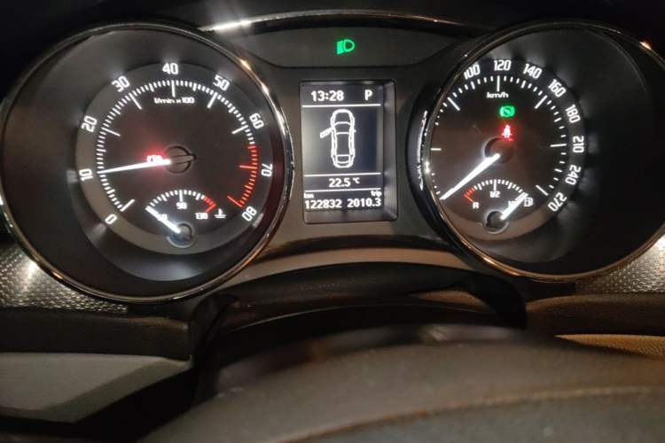 Used Skoda Superb 2012 1.8TSI Automatic Elegant Edition Odometer Close Up