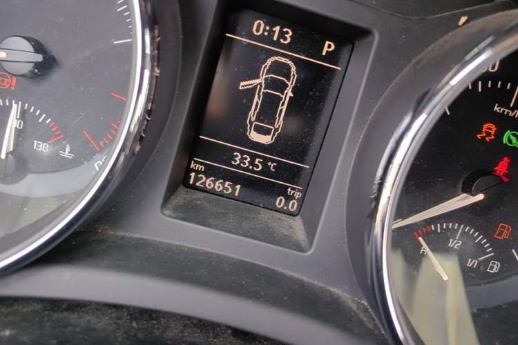 Used Skoda Superb 2012 1.8TSI Automatic Elegant Edition Odometer Close Up