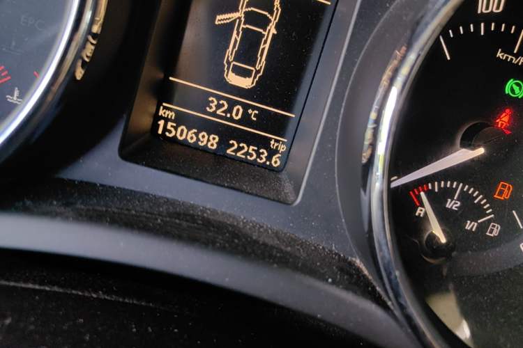 Used Skoda Superb 2012 1.8TSI Automatic Prestige Edition Odometer Close Up