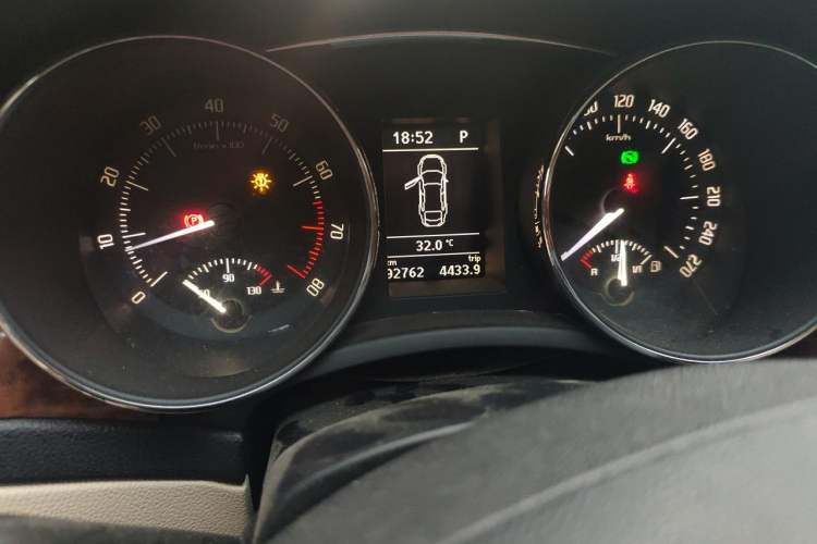 Used Skoda Superb 2012 1.4TSI DSG Elegant Edition Odometer Close Up