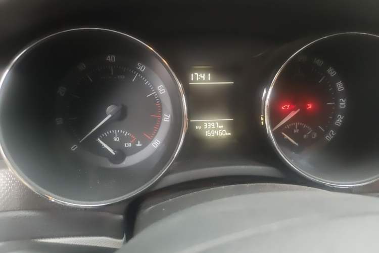 Used Skoda Superb 2012 1.4TSI DSG Zhiya Edition Odometer Close Up