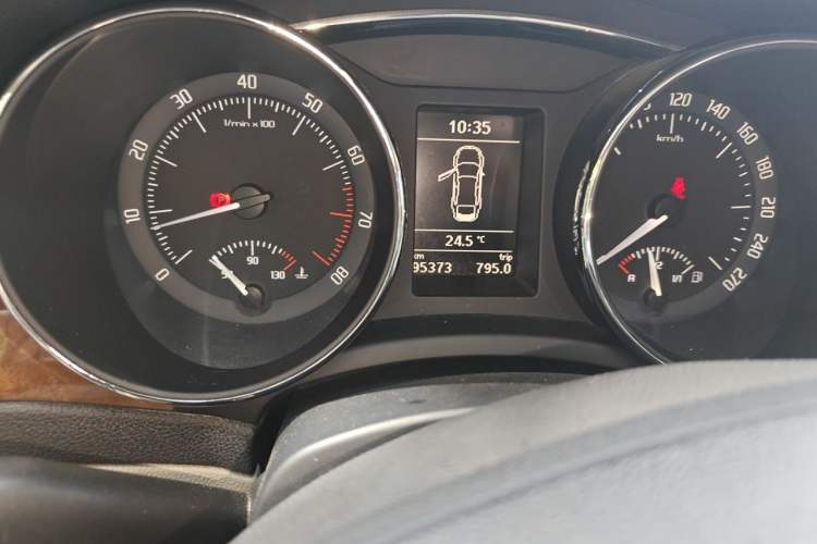Used Skoda Superb 2012 1.8TSI Manual Elegant Edition Odometer Close Up