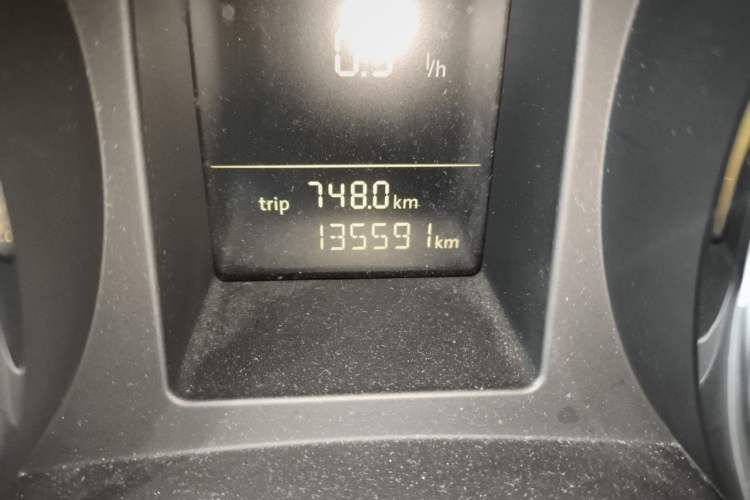 Used Skoda Superb 2012 1.4TSI 5th Anniversary Limited Edition Odometer Close Up