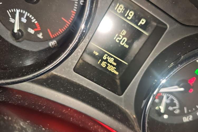 Used Skoda Superb 2012 1.4TSI DSG Zhiya Edition Odometer Close Up