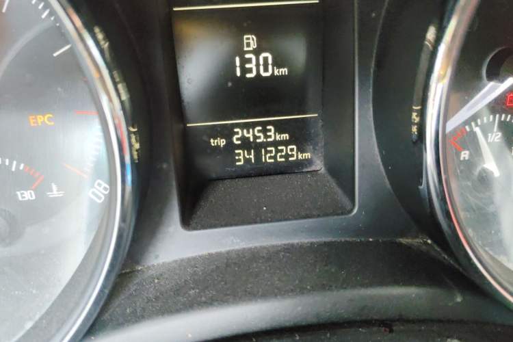 Used Skoda Superb 2012 1.4TSI Manual Zhiya Edition Odometer Close Up
