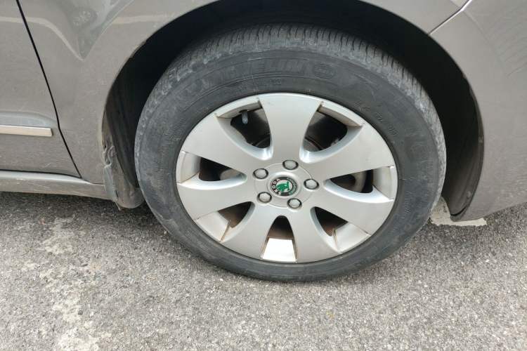 Used Skoda Superb 2012 1.4TSI DSG Zhiya Edition Right Front Wheel Hub