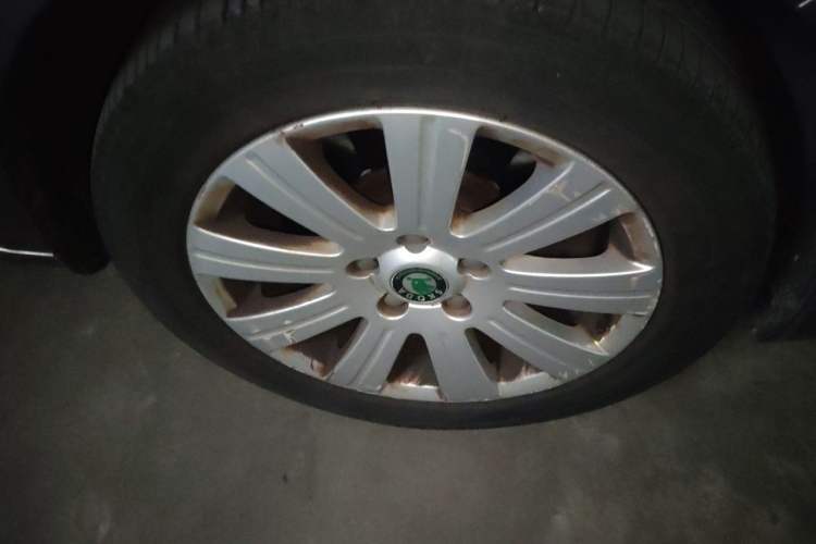 Used Skoda Superb 2012 1.8TSI Automatic Elegant Edition Right Front Wheel Hub