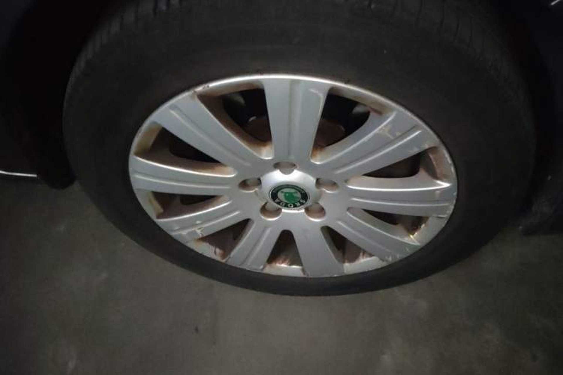 Used Skoda Superb 2012 1.8TSI Automatic Elegant Edition Right Front Wheel Hub