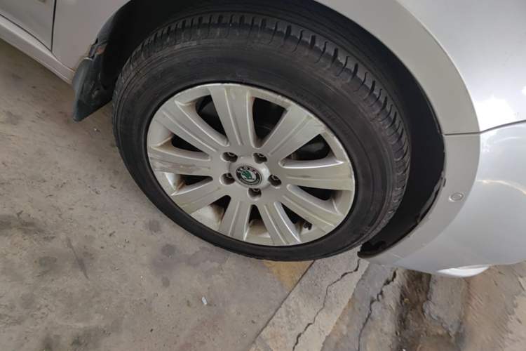 Used Skoda Superb 2012 1.8TSI Automatic Prestige Edition Right Front Wheel Hub