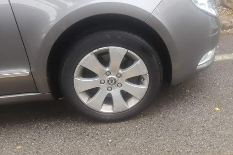 Used Skoda Superb 2012 1.4TSI DSG Zhiya Edition Right Front Wheel Hub