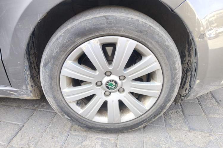Used Skoda Superb 2012 1.8TSI Automatic Prestige Edition Right Front Wheel Hub