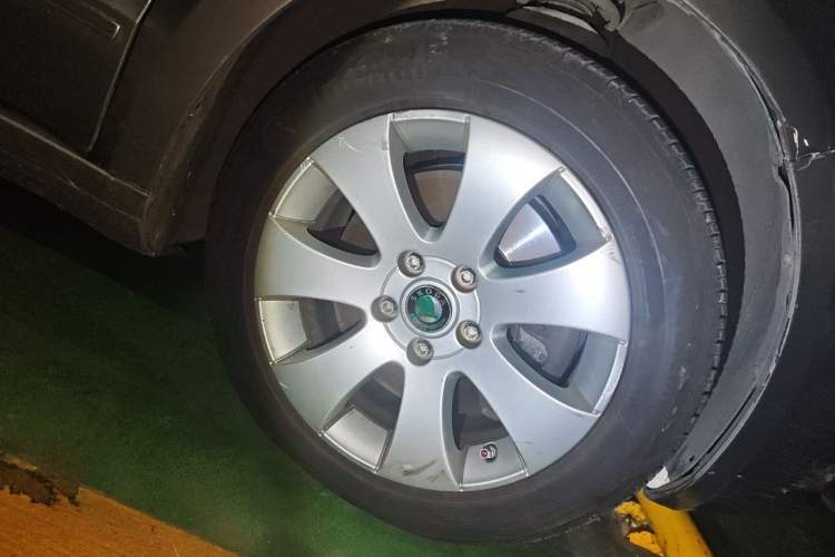 Used Skoda Superb 2012 1.4TSI DSG Zhiya Edition Right Front Wheel Hub