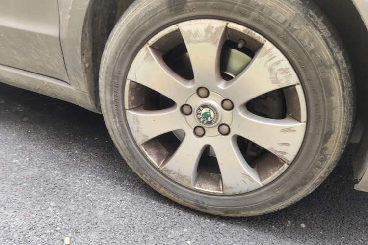 Used Skoda Superb 2012 1.4TSI Manual Zhiya Edition Right Front Wheel Hub