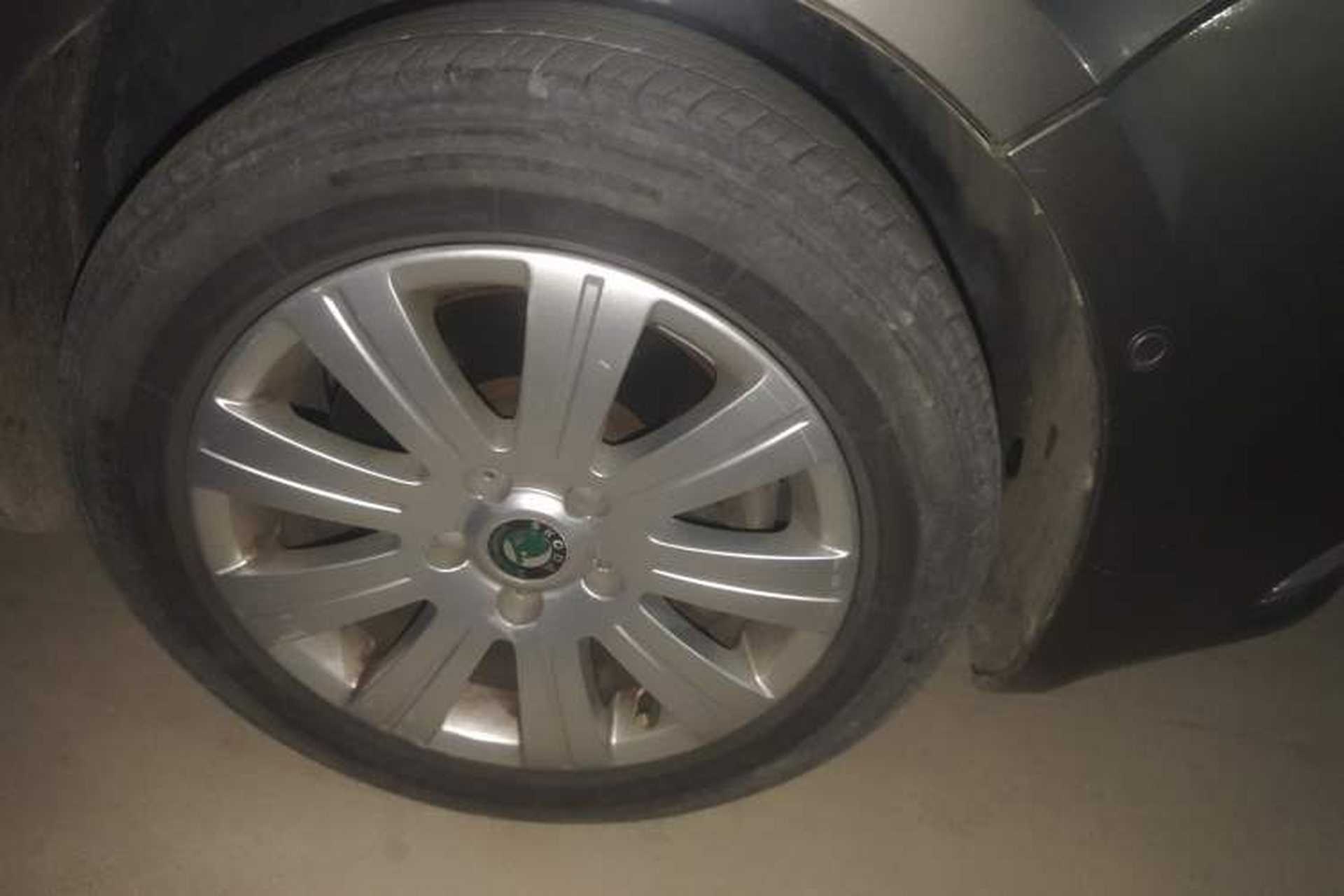 Used Skoda Superb 2012 1.8TSI Automatic Elegant Edition Right Front Wheel Hub